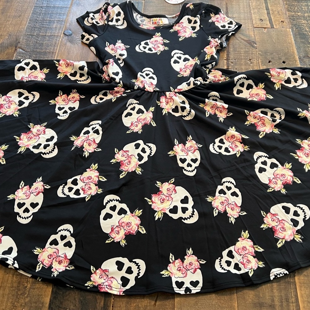 Dot Dot Smile size 5/6 or7 girls skull and roses Cap sleeve twirl dress new